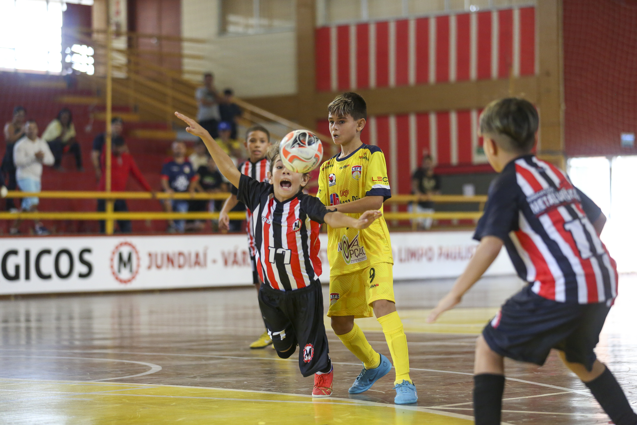 Campeonato Paulista De Futsal Metal Rgicos Estreiam Novo Uniforme