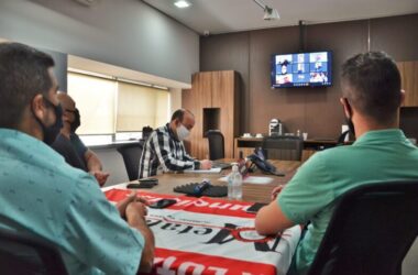 Sindicalistas participam de encontro dos trabalhadores da Thyssenkrupp