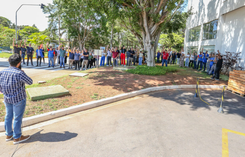 Trabalhadores da Bollhoff aprovam renovação de horário flexível e banco de horas